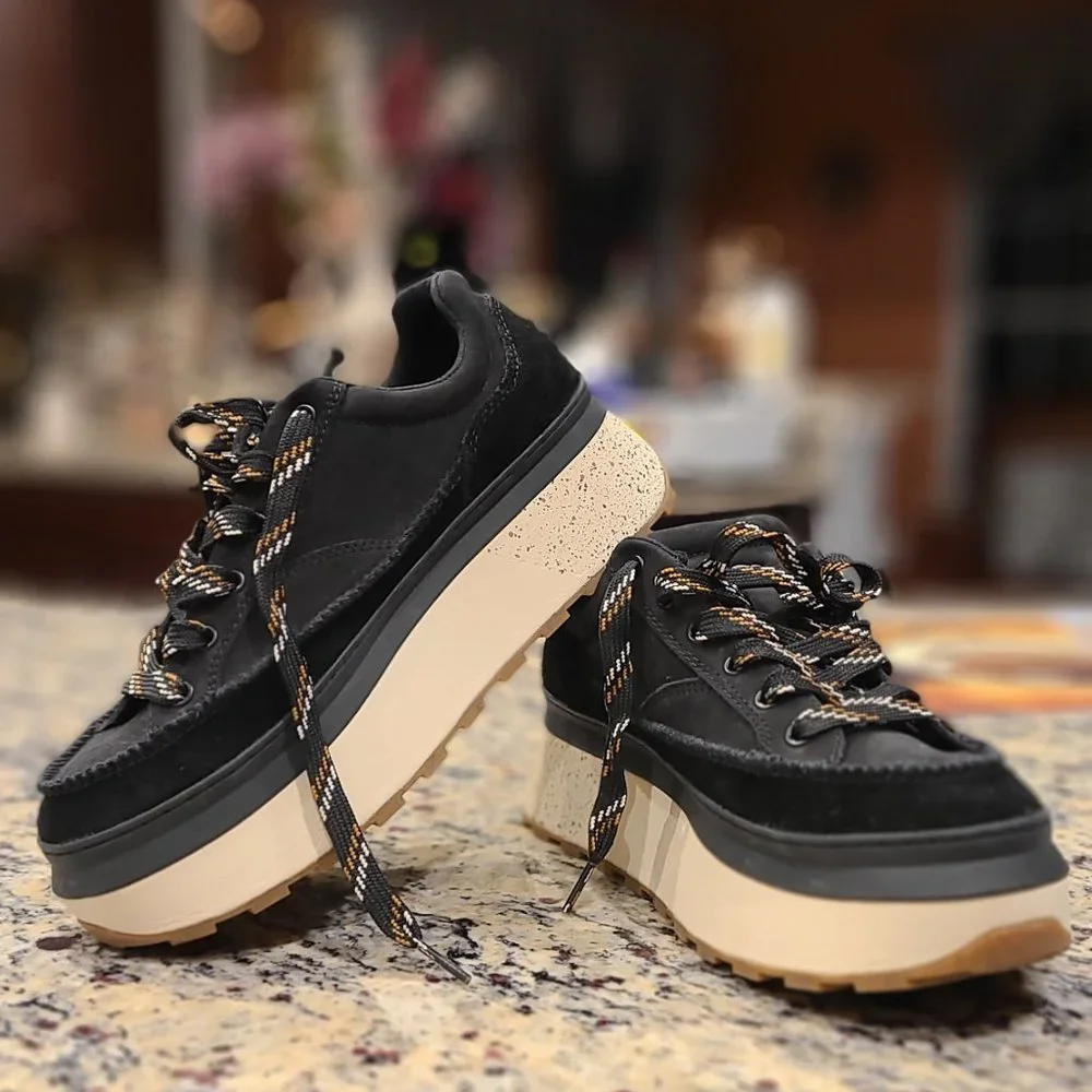 UGG ブラック 厚底スニーカー MARIN LACE LOGO マリンレース UGG（アグ）の「UGG W MARIN LACE LOGO / アグ マリン レース ロゴ